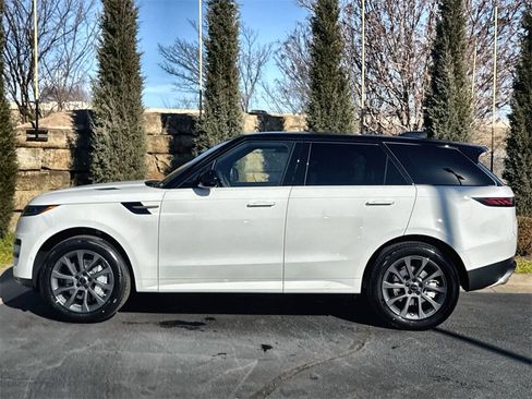 Used 2025 Land Rover Range Rover Sport Dynamic SE image 2