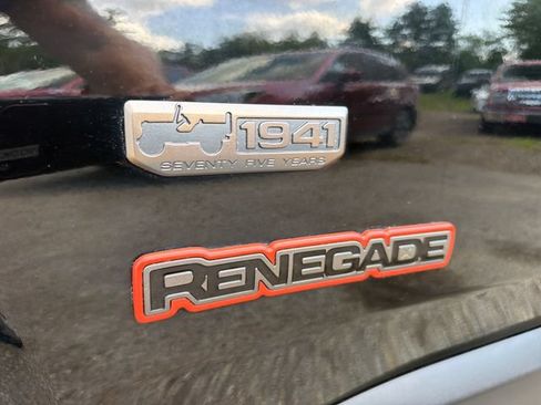 Used 2016 Jeep Renegade 75th Anniversary AWD/4WD image 9