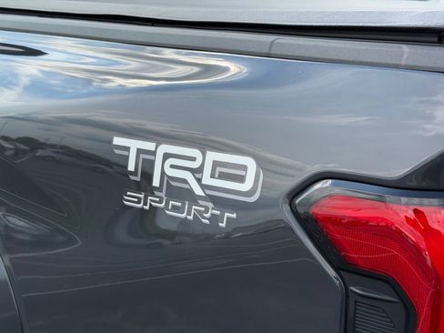 Used 2025 Toyota Tacoma TRD Sport AWD/4WD image 33