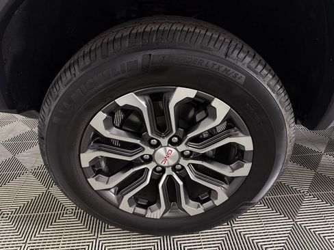 Used 2024 GMC Canyon Denali AWD/4WD image 14