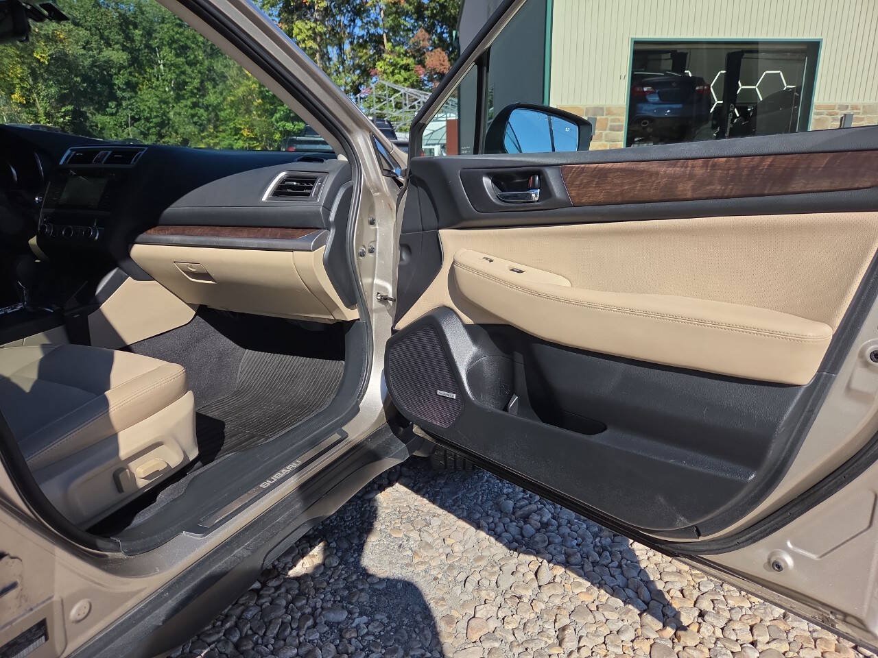 Used 2015 Subaru Outback 2.5i Limited AWD/4WD image 29