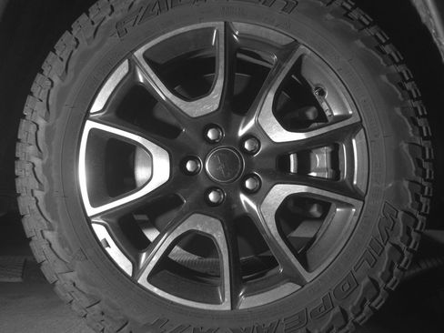 Used 2025 Jeep Compass Trailhawk AWD/4WD image 13
