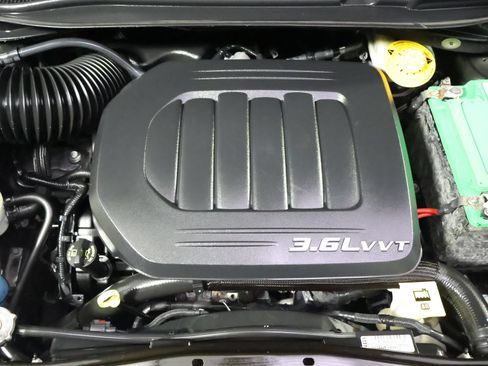 Used 2018 Dodge Grand Caravan SE FWD image 20
