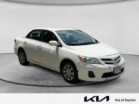 Used 2011 Toyota Corolla LE FWD image 3