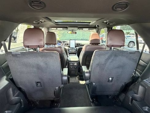 Used 2023 Ford Explorer Platinum w/ Technology Package AWD/4WD image 13