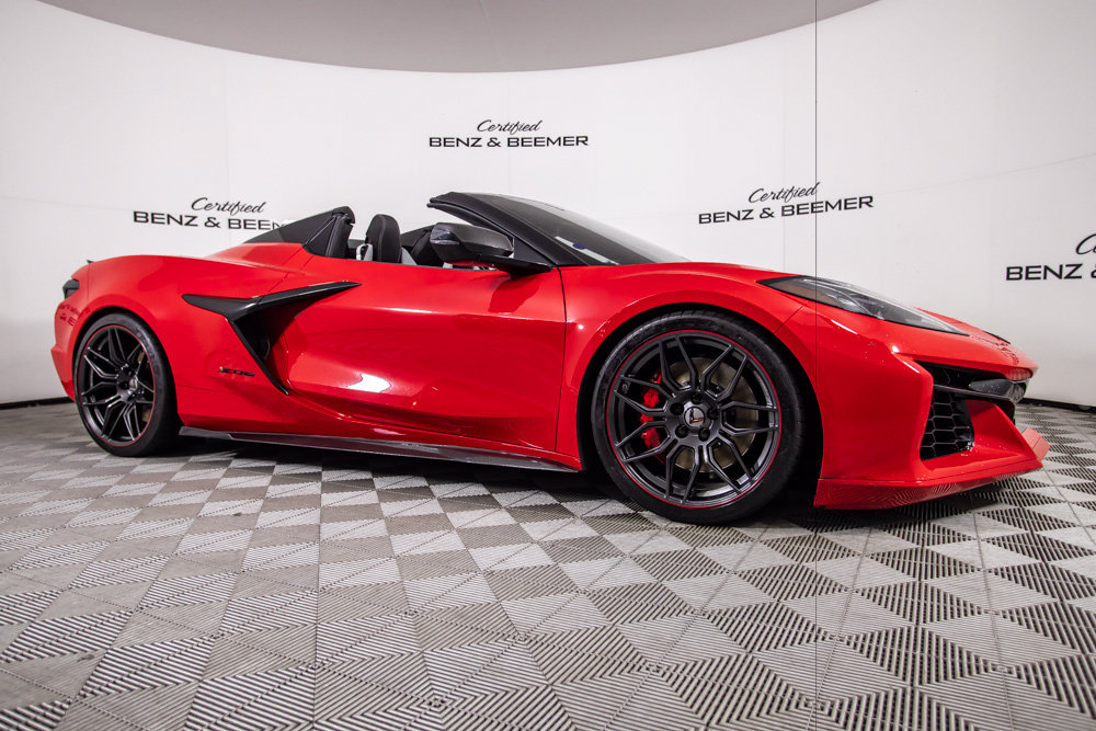 Used 2024 Chevrolet Corvette Z06 w/ Stealth Interior Trim Package RWD image 3