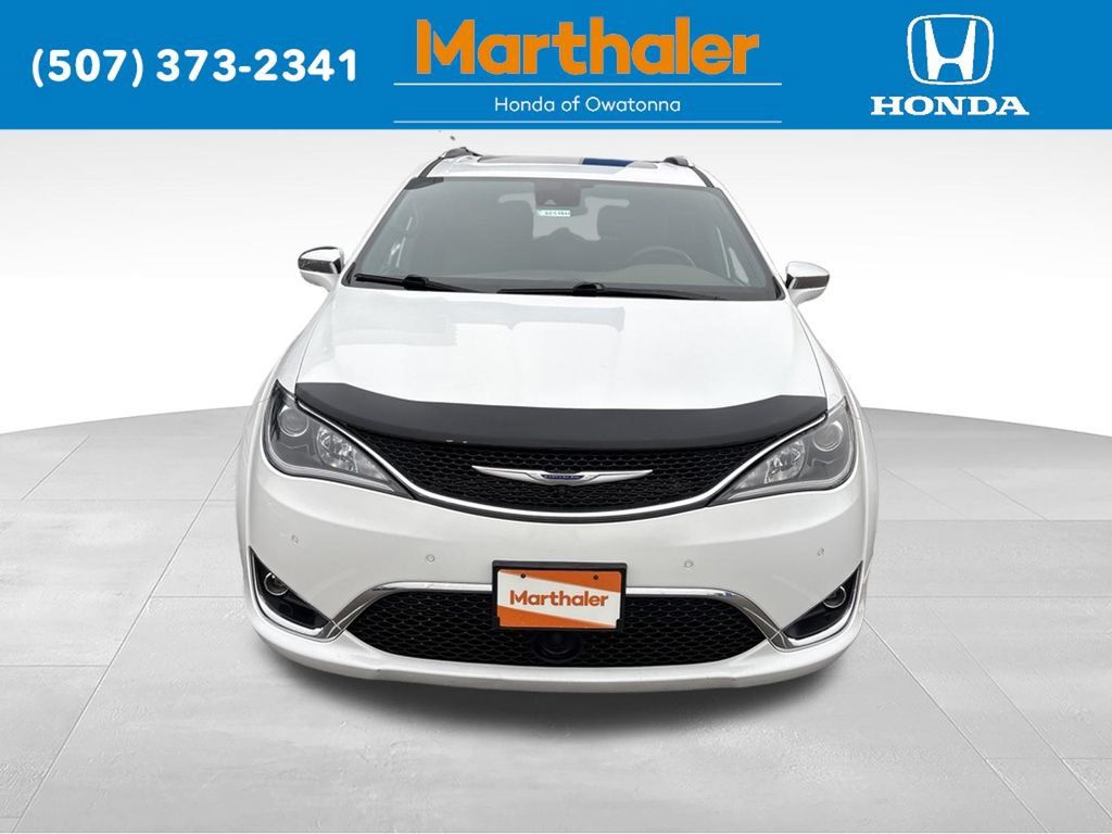 Used 2020 Chrysler Pacifica Limited w/ Tire & Wheel Group FWD image 8