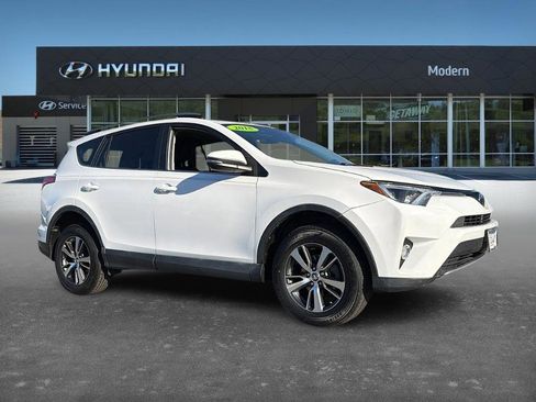 Used 2018 Toyota RAV4 XLE image 2