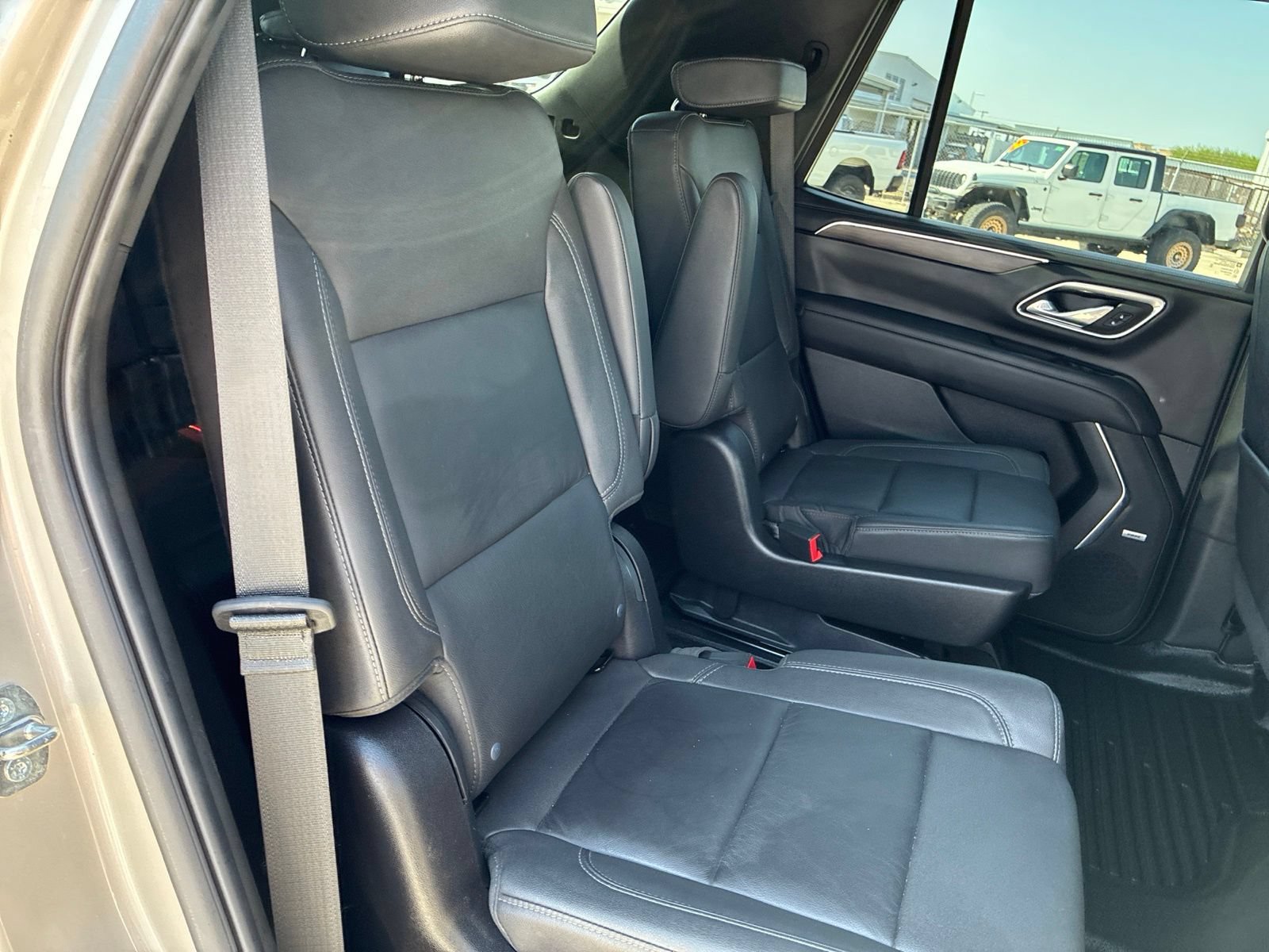 Used 2023 Chevrolet Tahoe Z71 w/ Luxury Package AWD/4WD image 18