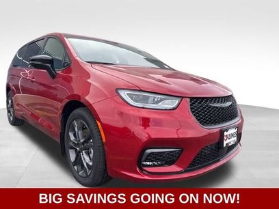 New 2026 Chrysler Pacifica Select w/ S Appearance Package