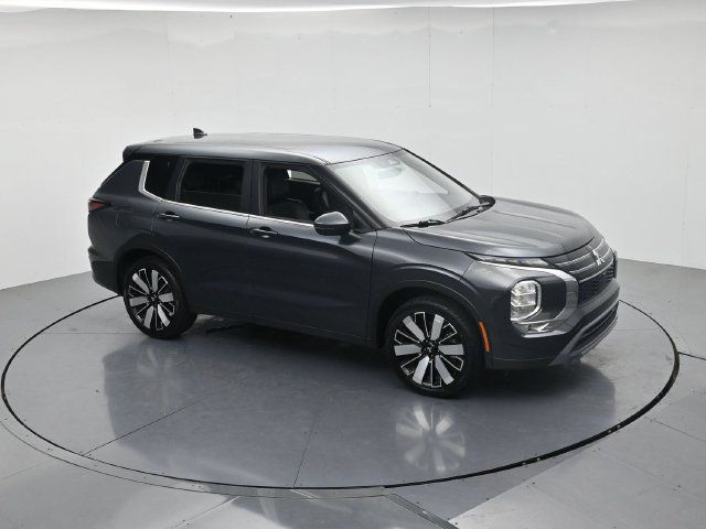 Used 2025 Mitsubishi Outlander SE FWD image 44