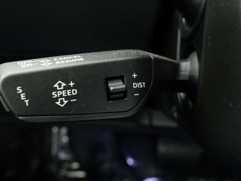 Used 2022 Audi e-tron Premium Plus w/ Premium Plus Package image 62