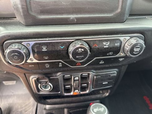 Used 2023 Jeep Wrangler Sport S image 25