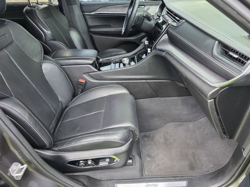 Used 2022 Jeep Grand Cherokee L Overland w/ Luxury Tech Group IV RWD image 3