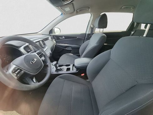 Used 2019 Kia Sorento LX image 7