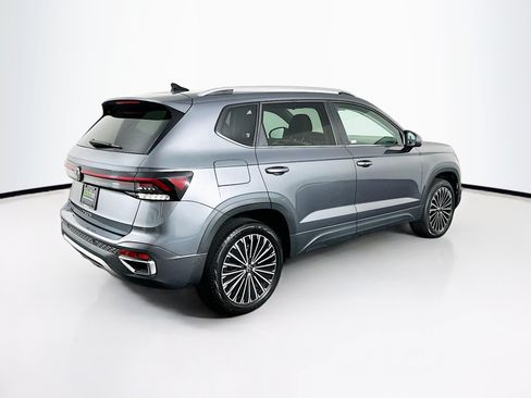 Used 2025 Volkswagen Taos SE FWD image 9