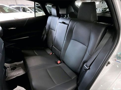 Used 2023 Toyota Venza Limited image 21