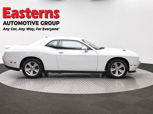 Used 2022 Dodge Challenger SXT RWD image 4