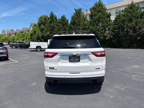 Used 2018 Chevrolet Traverse Premier w/ Driver Confidence II Package FWD image 4