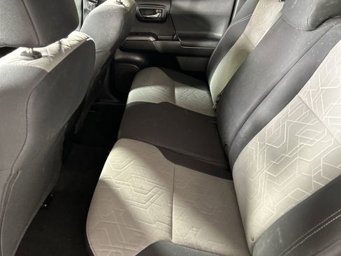 Used 2022 Toyota Tacoma TRD Off-Road w/ Technology Package AWD/4WD image 23