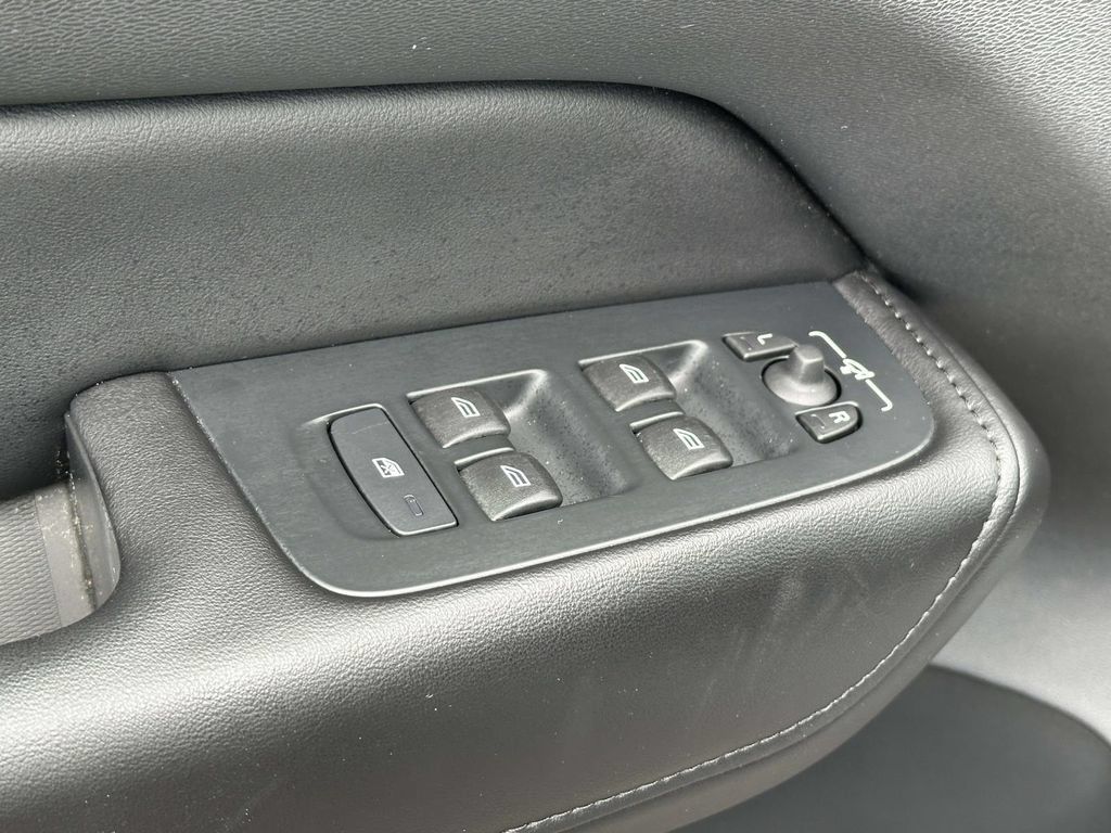 Certified 2024 Volvo XC60 B5 Core w/ Protection Package Premier AWD/4WD image 15