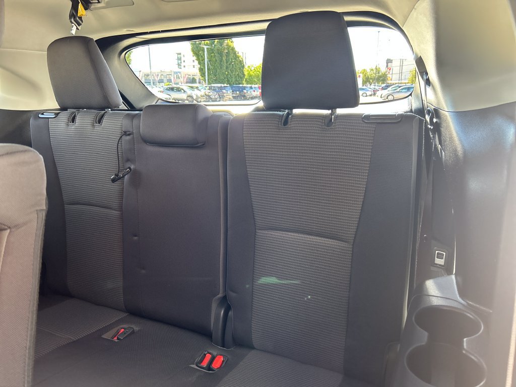 Certified 2020 Toyota Highlander L FWD image 29