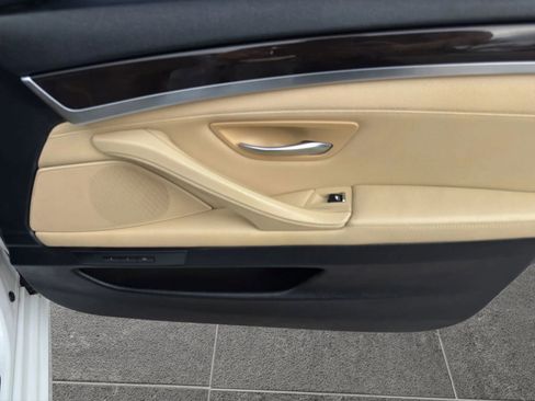 Used 2016 BMW 528i Sedan w/ Premium Package image 24