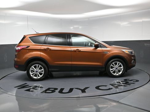 Used 2017 Ford Escape SE FWD image 10