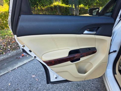 Used 2011 Honda Crosstour EX-L image 26