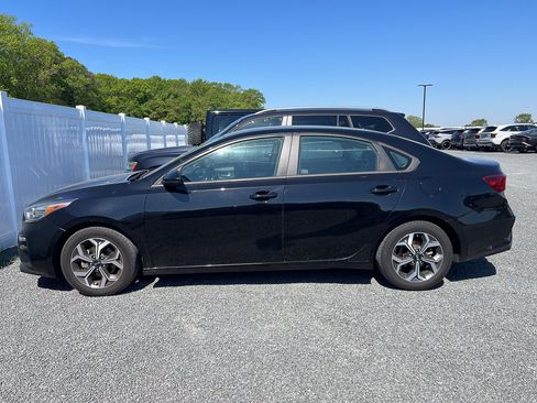 Used 2021 Kia Forte LXS FWD image 2