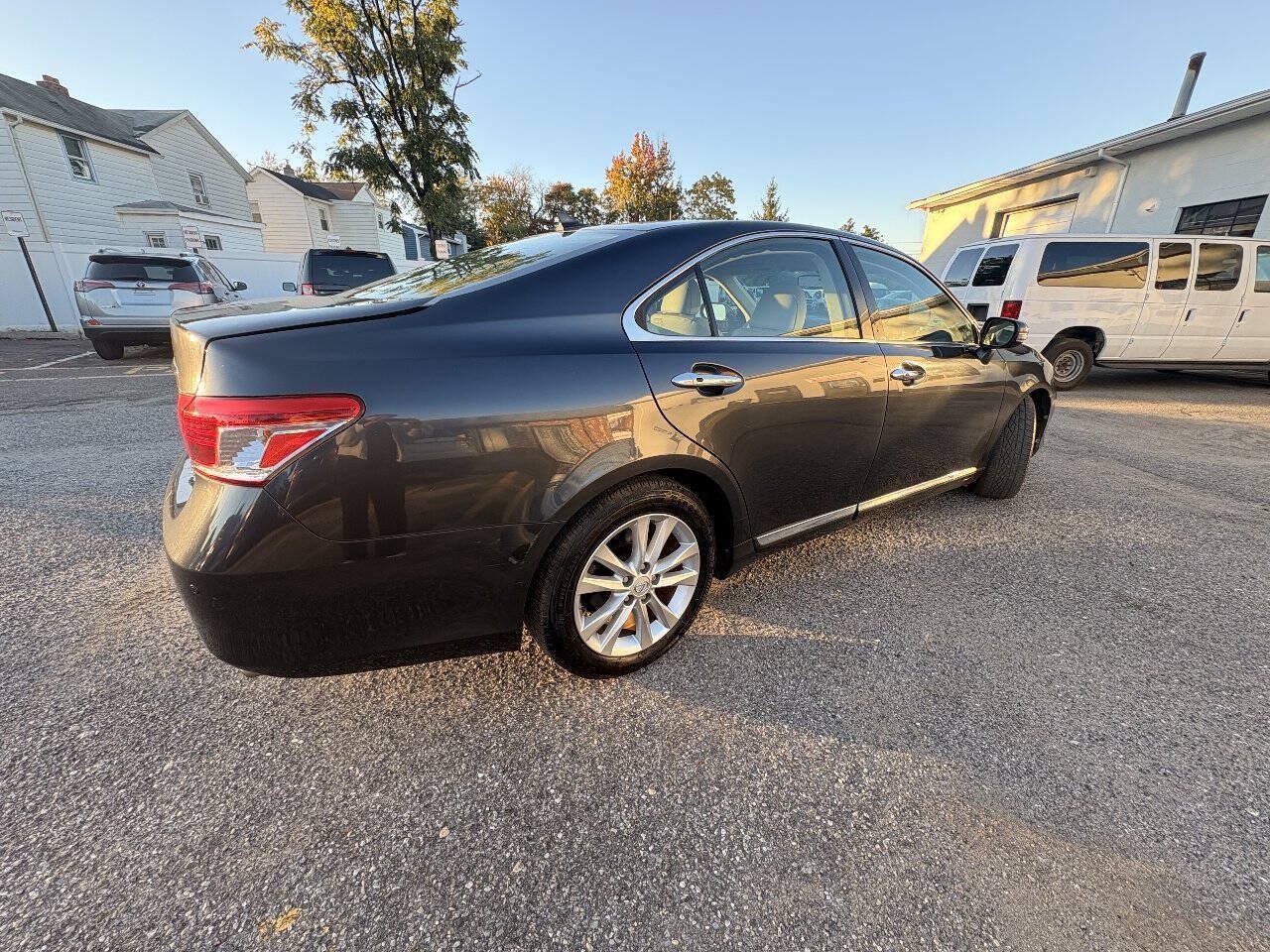 Used 2010 Lexus ES 350 FWD image 5