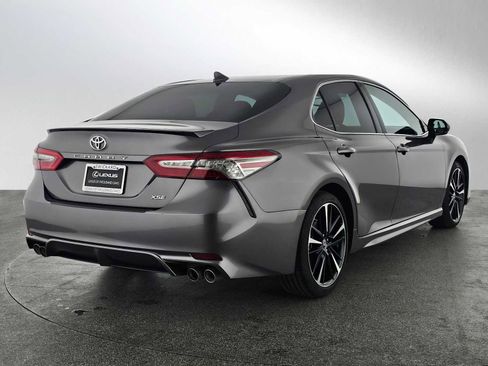Used 2019 Toyota Camry XSE image 3