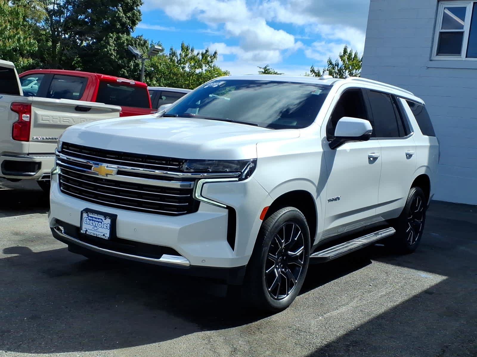 Used 2023 Chevrolet Tahoe LT w/ Luxury Package AWD/4WD image 3