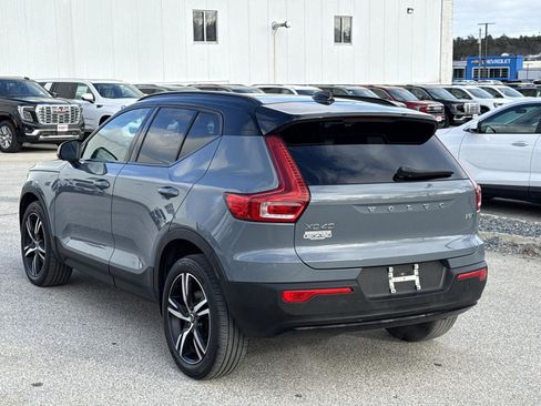 Used 2022 Volvo XC40 T5 R-Design image 4