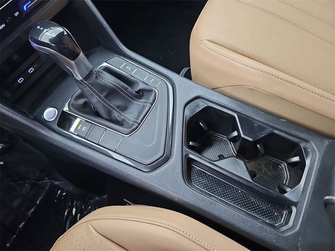 Used 2022 Volkswagen Tiguan SE R-Line image 33