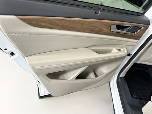 Used 2024 Volkswagen Atlas SE w/ Panoramic Sunroof Package FWD image 26