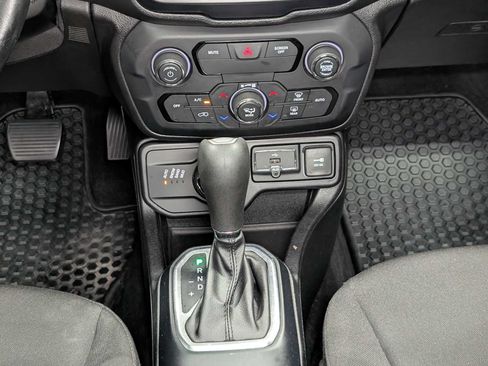 Used 2019 Jeep Renegade Latitude w/ Cold Weather Group AWD/4WD image 20