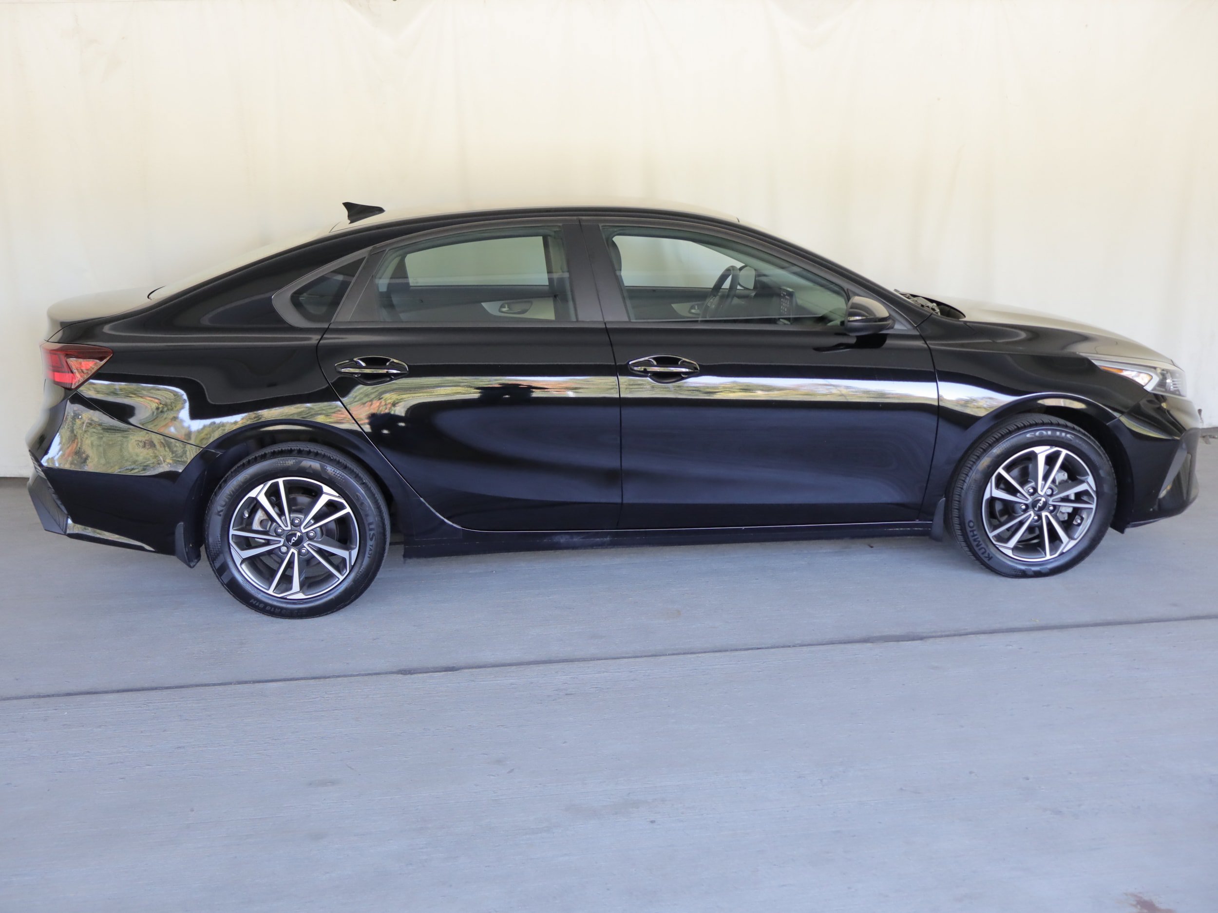 Used 2023 Kia Forte LXS FWD image 4