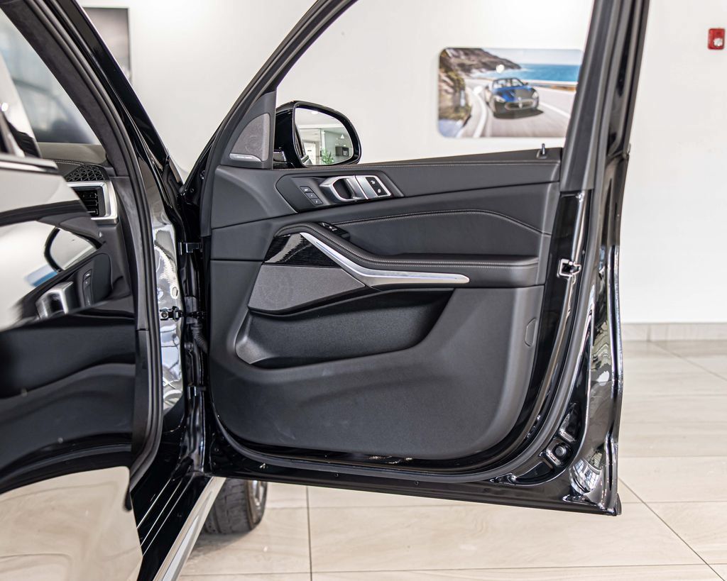 Used 2026 BMW X7 xDrive40i w/ M Sport Package AWD/4WD image 42