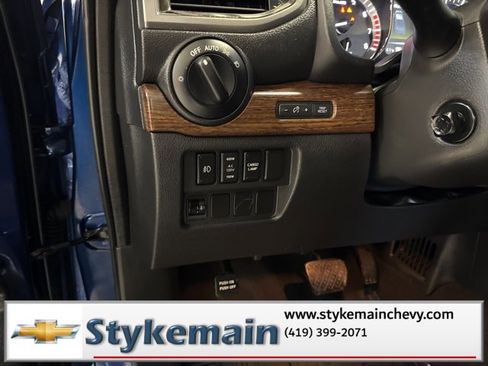 Used 2017 Nissan Titan Platinum Reserve image 44