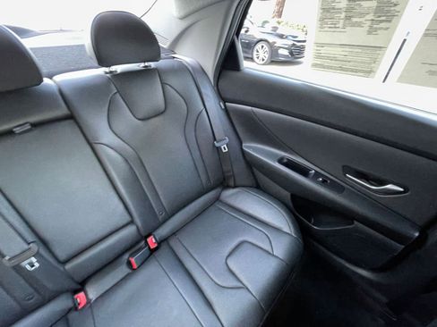 Used 2025 Hyundai Elantra Limited image 38