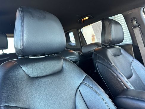 Used 2025 Jeep Compass Limited AWD/4WD image 18