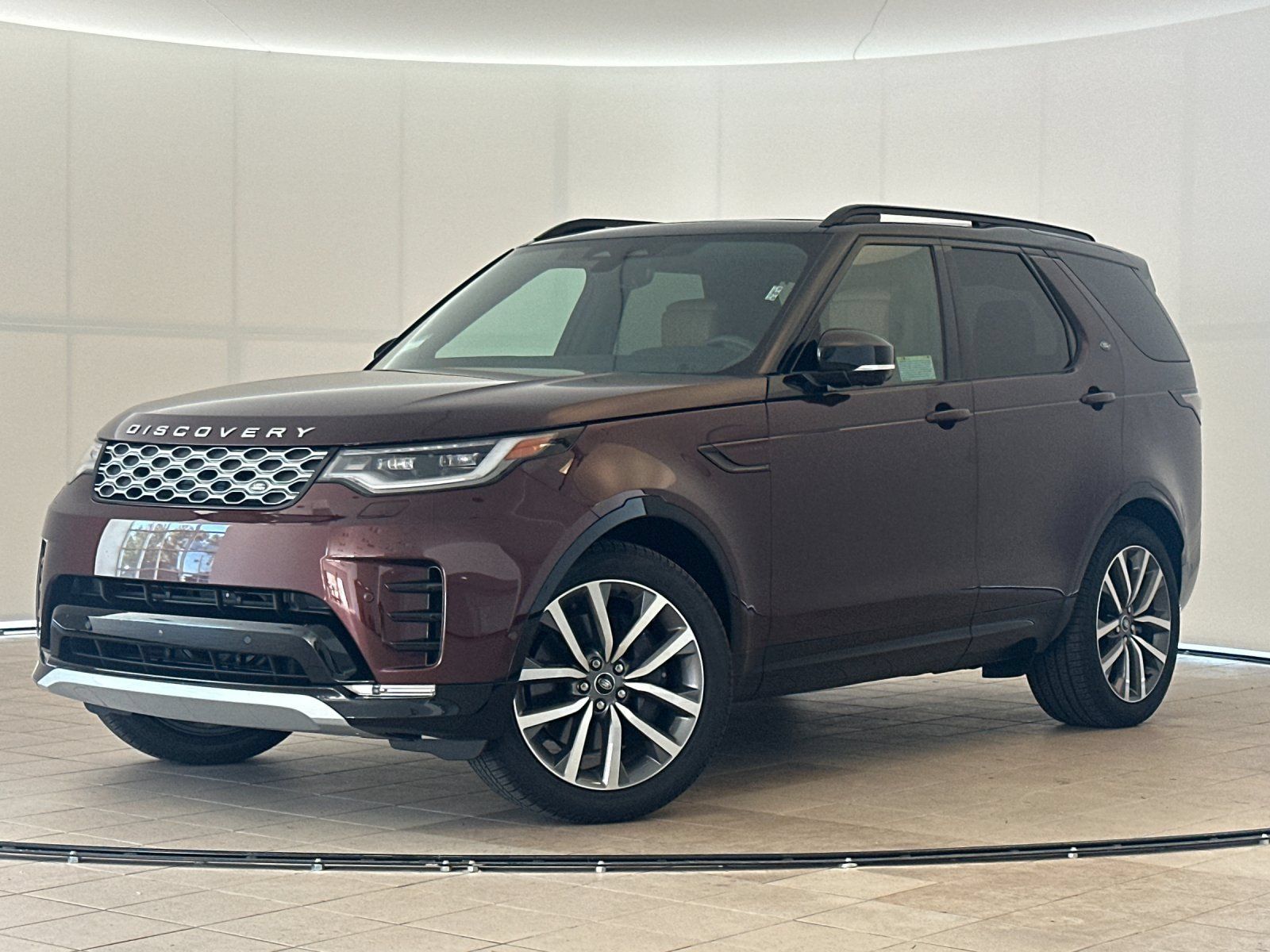 Used 2026 Land Rover Discovery Limited Edition AWD/4WD image 1