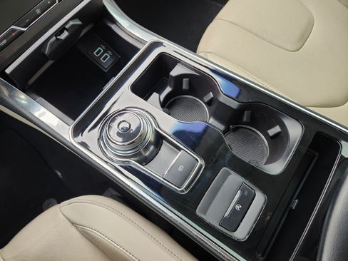 Used 2019 Ford Edge Titanium FWD image 22