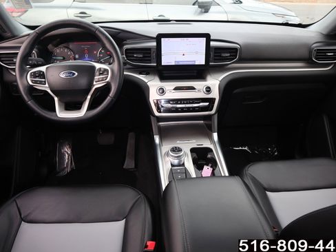 Used 2022 Ford Explorer XLT w/ Equipment Group 202A image 9