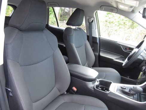 Certified 2025 Toyota RAV4 LE AWD/4WD image 19