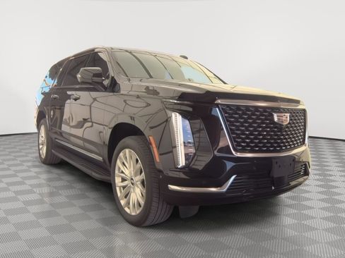 Used 2025 Cadillac Escalade ESV Luxury RWD image 14