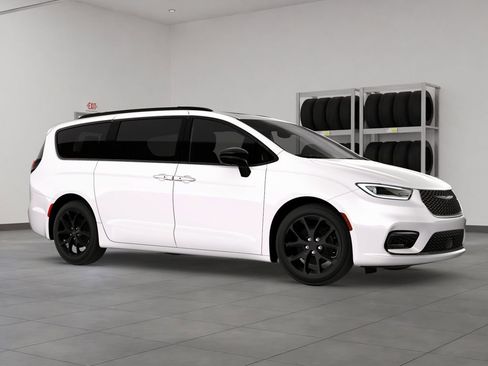 New 2026 Chrysler Pacifica Limited w/ S Appearance Package AWD/4WD image 5