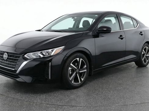 Used 2025 Nissan Sentra SV image 3