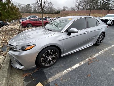 Used 2019 Toyota Camry SE image 3
